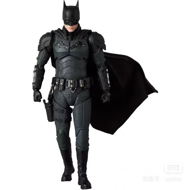 DC Toys The Batman MAFEX Robert Pattinson Movie Version Figurine